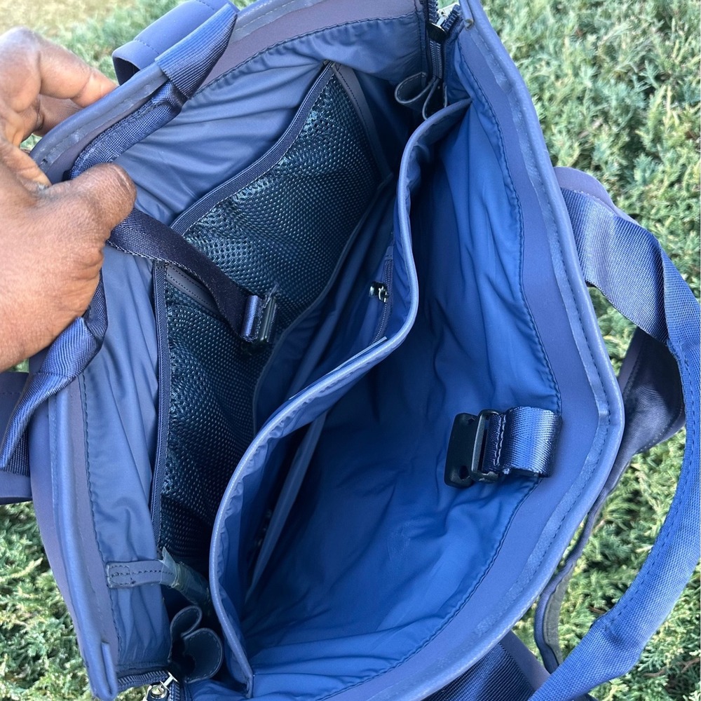 Caraa x Athleta Everyday Vinyasa Tote Navy Blue Gym Bag NWT - Picture 7 of 16